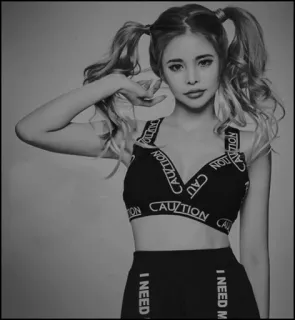 ◽️ 482164d7 CAUTION vrouw, staartjes, voorzichtig, kleding, mode whatsapp sticker