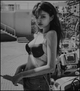 ◽️ 4d6cd42c vrouw, beha, poseren, zwart wit whatsapp sticker