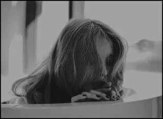 ◽️ 8d806818 vrouw, portret, badkuip, zwart-wit, haar, hoofd whatsapp sticker