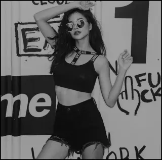 ◽️ a61d854f EAT meisje, zonnebril, stijl, pose, zwart-wit, shorts, mode whatsapp sticker