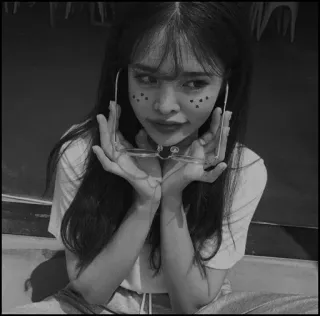 ◾️ e463327d vrouw, meisje, portret, bril, selfie, binnen, lang haar, persoon whatsapp sticker