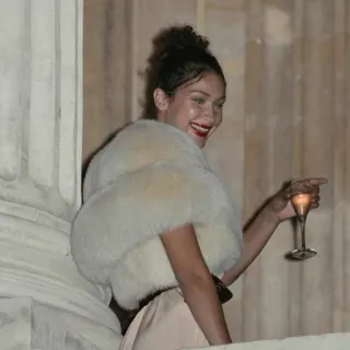 🍡 a61d2ce3 woman, smiling, drink, elegant, fur, celebration telegram sticker