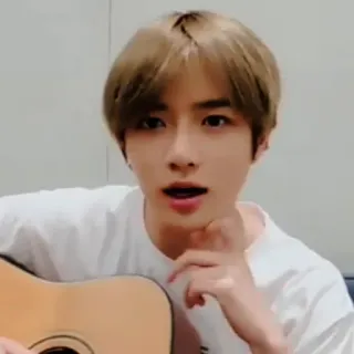 🐻 aa82f7ad mann, gitarre, musik, person, drinnen whatsapp sticker