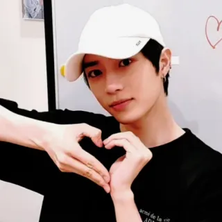 🐻 e5ca9777 kpop, männlich, herz, idol, asiatisch, porträt, sänger whatsapp sticker