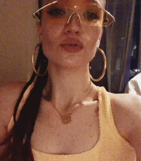 🌈 0eaf9414 ผู้หญิง, แว่นกันแดด, สร้อยคอ, ภาพเหมือน, เซลฟี่, เครื่องประดับ telegram sticker