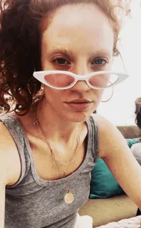 🌈 10688967 ผู้หญิง, แว่นกันแดด, ภาพเหมือน, บุคคล, ผู้หญิง, ใบหน้า, ผมหยิก telegram sticker