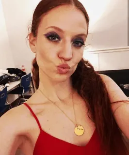 🌈 62cee20e ผู้หญิง, เซลฟี่, ภาพเหมือน, ชุดแดง, ผมแดง, ทำปากจู๋, สร้อยคอ, แต่งหน้า telegram sticker