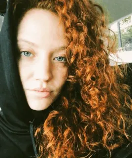 🌈 8fbb8e46 ผู้หญิง, ภาพเหมือน, ผมหยิก, หน้า, ผมสีแดง, เสื้อมีฮู้ด telegram sticker