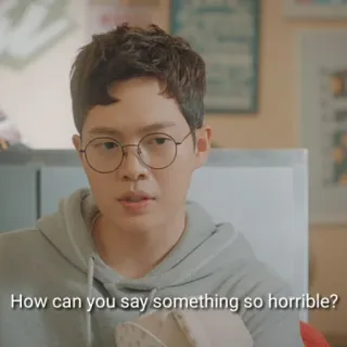 ✨ f41b56c7 How can you say something so horrible? homem, óculos, moletom cinza, confuso, diálogo telegram sticker