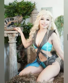 👸 1ed208b4 Daenerys Targaryen Game of Thrones cosplay, fantasy, blonde, dragon, queen telegram sticker