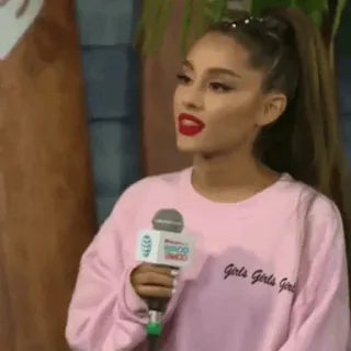 🗞 83dde18c Girls Girls Girls ариана гранде, девушки, розовый свитер, певица, поп-звезда whatsapp sticker