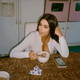 🗞 c9d1aa0c Ким Кардашьян, знаменитость, завтрак, кухня, женщина, портрет whatsapp sticker