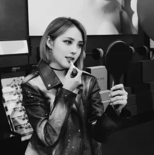 🌚 77f8beeb woman, makeup, lipstick, beauty, cosmetics, portrait telegram sticker