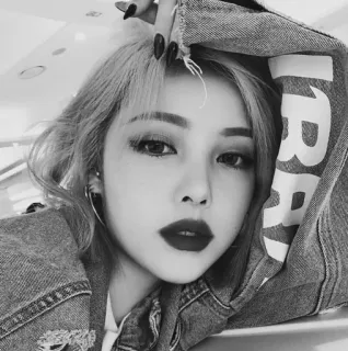 🥀 9738c9db woman, portrait, female, person, beauty, style, makeup telegram sticker