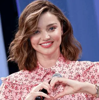 🕊 181f17fe 女人, 微笑, 爱心, 肖像, 人物, 名人 telegram sticker