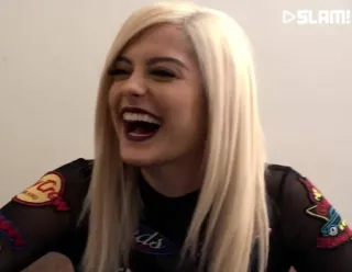 🥀 bdd84a87 SLAM! phụ nữ, cười, tóc vàng, chân dung, mỉm cười, người, vui vẻ, slam telegram sticker