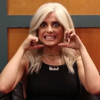 😬 fa166f68 Bebe kobieta, portret, blond peruka, naszyjnik, biżuteria telegram sticker