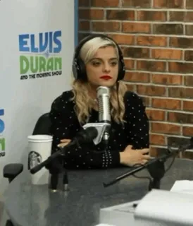 🐝 c21cbaa2 ELVIS DURAN
AND THE MORNING SHOW Radio, Talk show, Elvis Duran, Chương trình buổi sáng telegram sticker