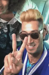 🥀 f6d8089a peace sign, sunglasses, v sign, selfie, gesture telegram sticker