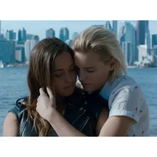 🍃 91d451af femmes, amour, couple, affection, paysage urbain telegram sticker