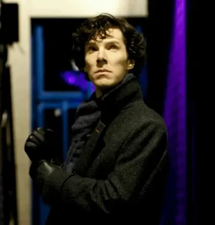 🙄 dade09e3 Sherlock Holmes Sherlock Sherlock Holmes, detektif, Benedict Cumberbatch, mantel, syal, misteri telegram sticker