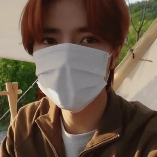 🥭 aff3ed22 человек, маска, портрет, на улице, мужчина, молодежь whatsapp sticker