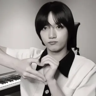 🥠 86216b47 Herz, Kpop, Liebe, süß, Porträt, koreanisch, Selfie telegram sticker