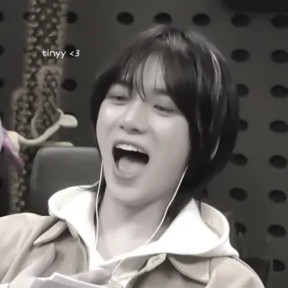 🥠 956da326 tinyy <3 Person, süß, Herz, ästhetisch, Ausdruck telegram sticker