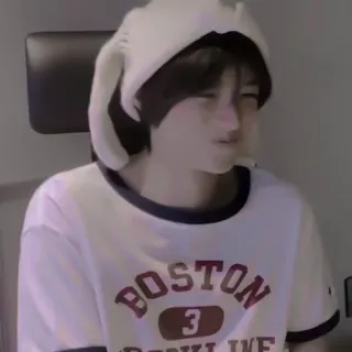 📦 c2dd59bd Boston portrait, fashion, boy, clothing, t-shirt, boston whatsapp sticker