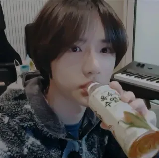 📦 cfc2adec 옥수수 korean, drink, asian, bottle, man whatsapp sticker