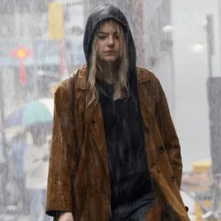 ⭐️ f4c07cd6 mulher, chuva, moletom com capuz, cidade, casaco marrom telegram sticker