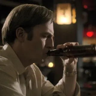 ⚖️ 117a8aba Saul Goodman Better Call Saul юрист, пьющий, мужчина, бутылка, костюм, алкоголь whatsapp sticker