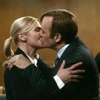 ⚖️ 6bae0bf7 Saul Goodman Better Call Saul поцелуй, романтика, зал суда, адвокаты, пара whatsapp sticker