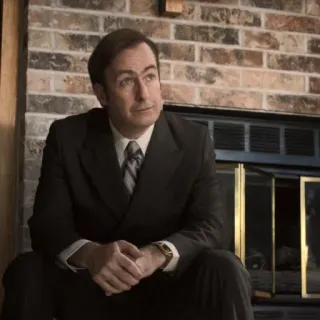 ⚖️ ab57d16d Saul Goodman Better Call Saul адвокат, костюм, преступник, сидящий, персонаж whatsapp sticker