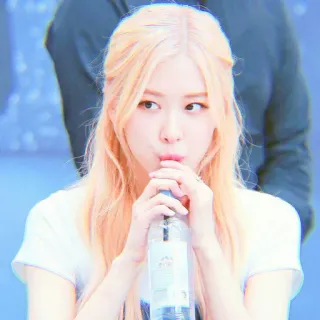 🙂 c8ec4d91 Rose Rose, K-pop, singer, Blackpink, idol, celebrity, water bottle whatsapp sticker