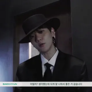 📼 8cb2aff2 Baekhyun 어떨까? 생각했는데 되게 잘 나와서 좋은 거 같습니다 kpop, 歌手, 帽子, スーツ, アイドル, 韓国 telegram sticker