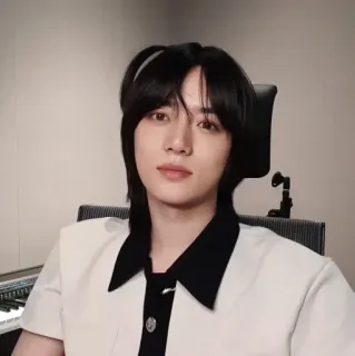 🥟 96a2662e kpop, nam, nhạc, thần tượng, ca sĩ, giải trí telegram sticker