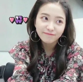 ✨ 22b92543 뀨 woman, girl, flower, pretty, earrings whatsapp sticker