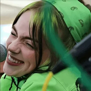 🕸 5a456f57 Billie Eilish 歌手, 緑髪, マイク, 有名人, ポップスター whatsapp sticker