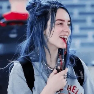🕸 837b831b Billie Eilish 歌手, ミュージシャン, 青髪, セレブ, 笑顔 whatsapp sticker