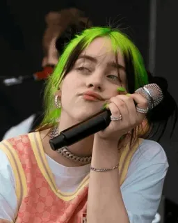 💚 a9c52efa Billie Eilish Billie Eilish, Chanteuse, Célébrité, Pop, Cheveux verts, Microphone telegram sticker