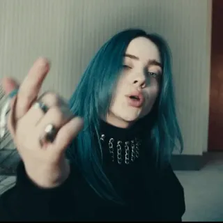 🎱 48b7c626 Billie Eilish cantante, músico, dedo corazón, gesto ofensivo, pelo azul whatsapp sticker