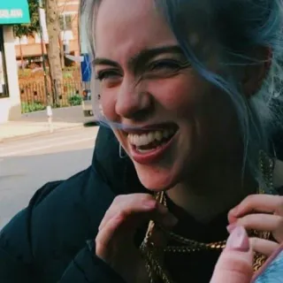 😂 ab88a68c wanita, potret, orang, tersenyum, kalung telegram sticker