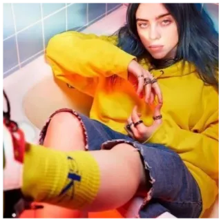 🙂 ced39bd1 Billie Eilish 가수, 음악가, 유명인, 초상화, 빌리 아일리시, 여성, 노란 후드티 telegram sticker