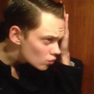 🔗 2147087c Bill Skarsgård attore, celebrità, uomo, profilo telegram sticker