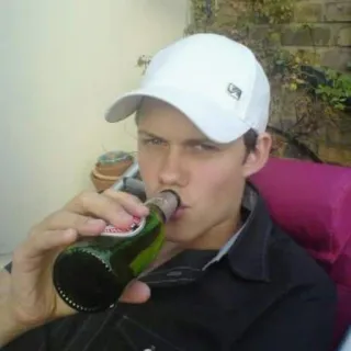 🔗 d1edd89f uomo, bevanda, birra, alcol, bottiglia telegram sticker