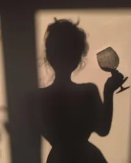 ➰ e83155e2 เงา, ผู้หญิง, ไวน์, เงา telegram sticker