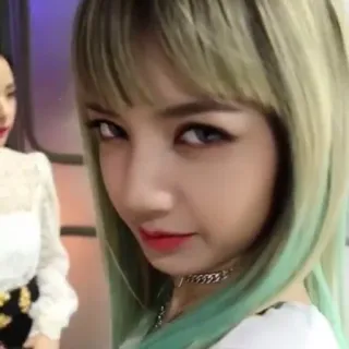 🧐 d44b3108 Lisa K-pop, cantante, ídolo, Blackpink, celebridad whatsapp sticker