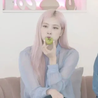 🍝 689b24b3 wanita, makan, buah, rambut pink, kemeja biru telegram sticker