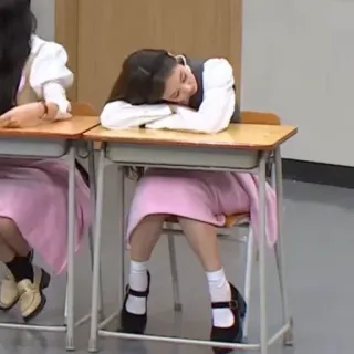 💗 92e8f6c9 睡觉, 学生, 书桌, 学校, 疲惫, 教室 telegram sticker